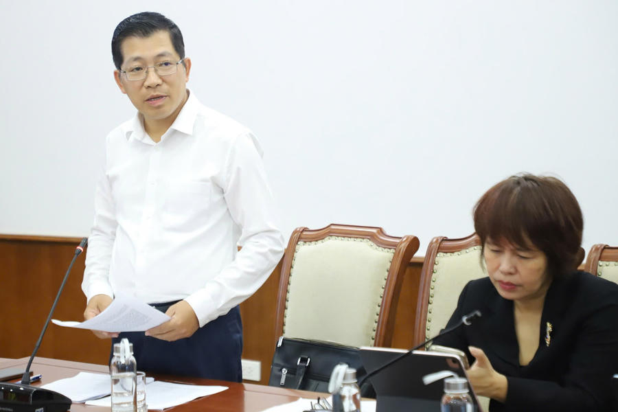 Cục trưởng Cục Báo chí Lưu Đình Phúc báo cáo tóm tắt Chiến lược tại Hội thảo. (Ảnh: bvhttdl.gov.vn)
