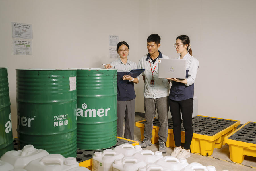 Bộ Tài chính đề nghị Bộ Công Thương nhanh chóng tháo gỡ vướng mắc liên quan đến xuất nhập khẩu hoá chất nhằm tạo thuận lợi thương mại đồng thời ngăn chặn gian lận thuế. (Ảnh minh họa)