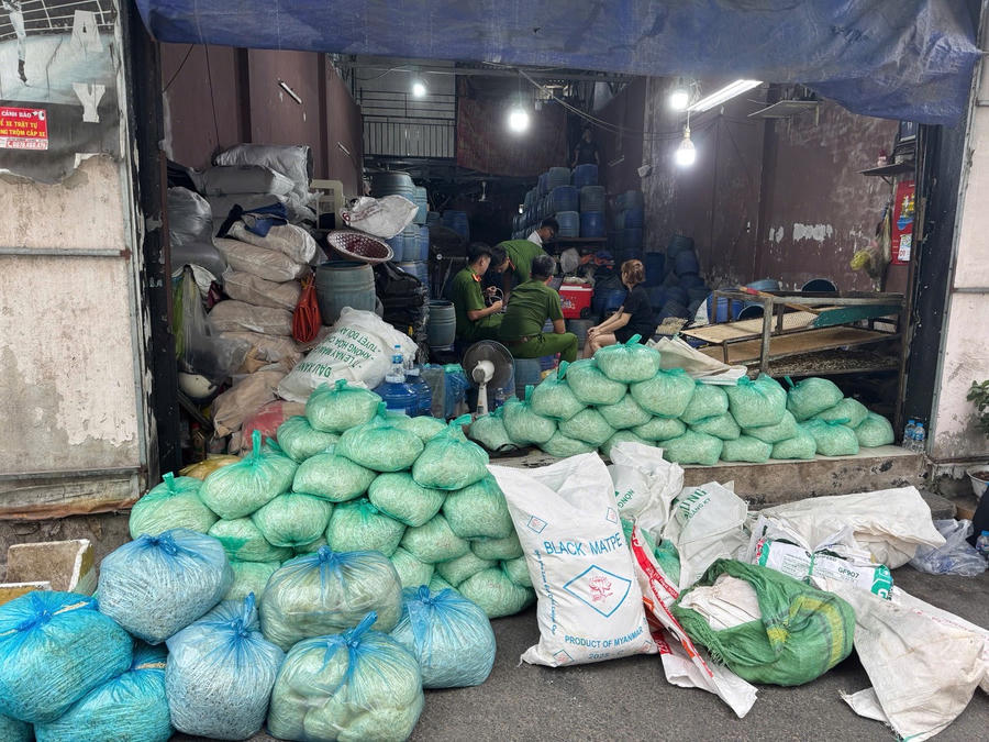 Các vụ án vi phạm an toàn thực phẩm nổi cộm đã bị lực lượng chức năng triệt xóa. (Ảnh: Công an TP HCM)