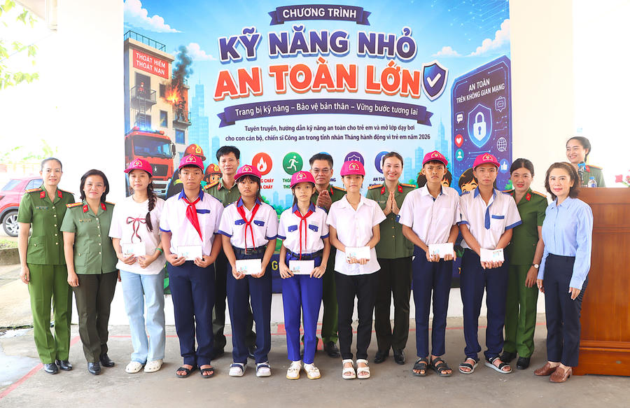 Chương trình “Kỹ năng nhỏ – An toàn lớn” thu hút đông đảo thiếu nhi tham gia trải nghiệm, học tập các kỹ năng thiết yếu bảo vệ bản thân.
