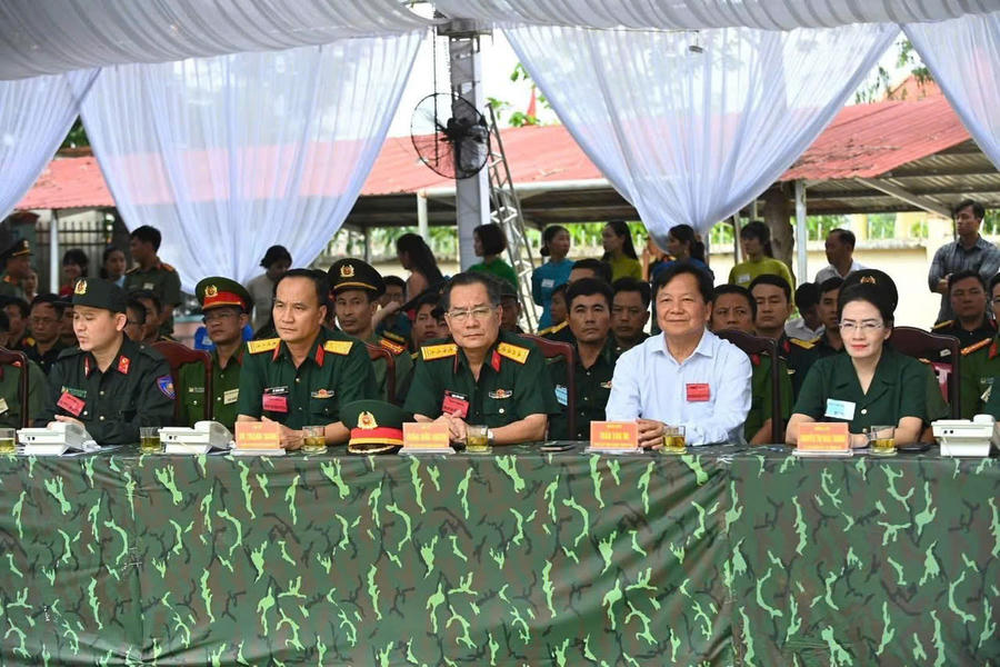 Các đại biểu tham dự.