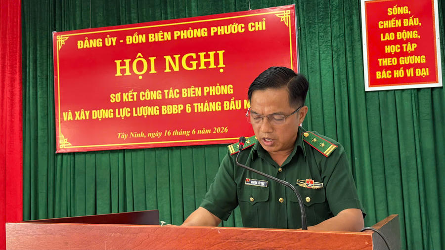 Trung tá Nguyễn Tấn Tiên, Đồn trưởng Đồn Biên phòng Phước Chỉ phát biểu kết luận Hội nghị.