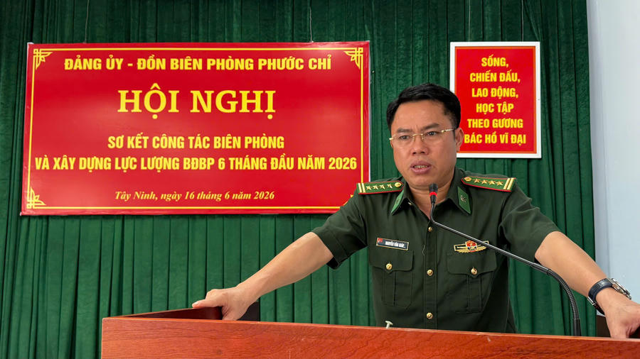 Đại tá Nguyễn Văn Giáp, Chỉ huy trưởng Ban Chỉ huy BĐBP tỉnh phát biểu chỉ đạo Hội nghị sơ kết công tác Biên phòng 6 tháng đầu năm của Đồn BP Phước Chỉ Đại tá Nguyễn Văn Giáp, Chỉ huy trưởng Ban Chỉ huy BĐBP tỉnh phát biểu chỉ đạo Hội nghị sơ kết công tác Biên phòng 6 tháng đầu năm của Đồn BP Phước Chỉ