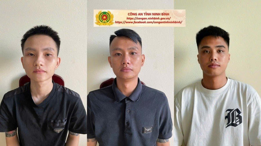 Phạm Duy Khánh, Phạm Duy Anh và Nguyễn Đức Vũ (từ phải sang trái) tại cơ quan công an.