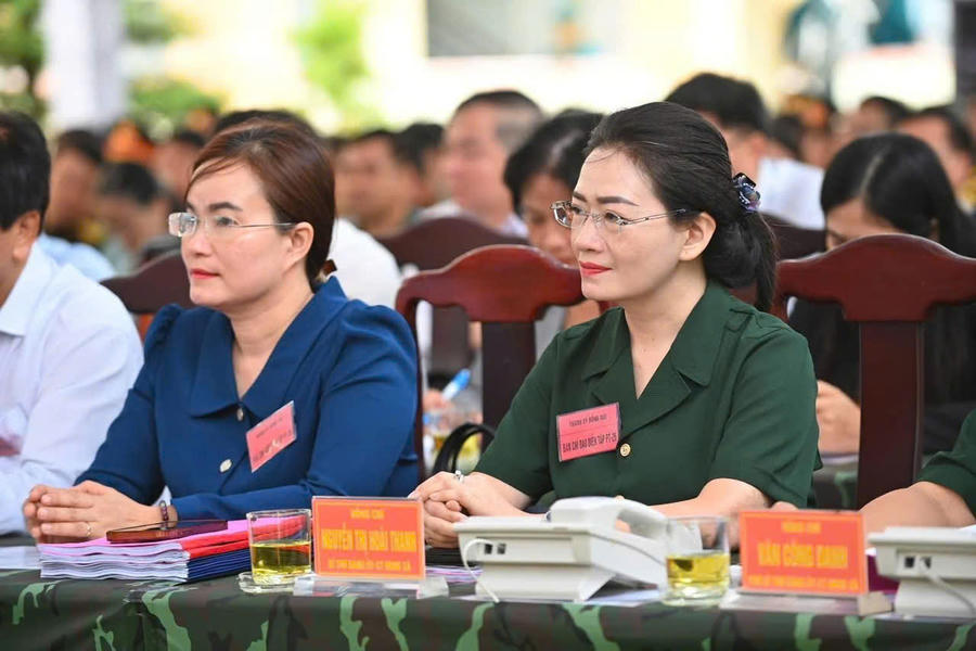 Các đại biểu tham dự.