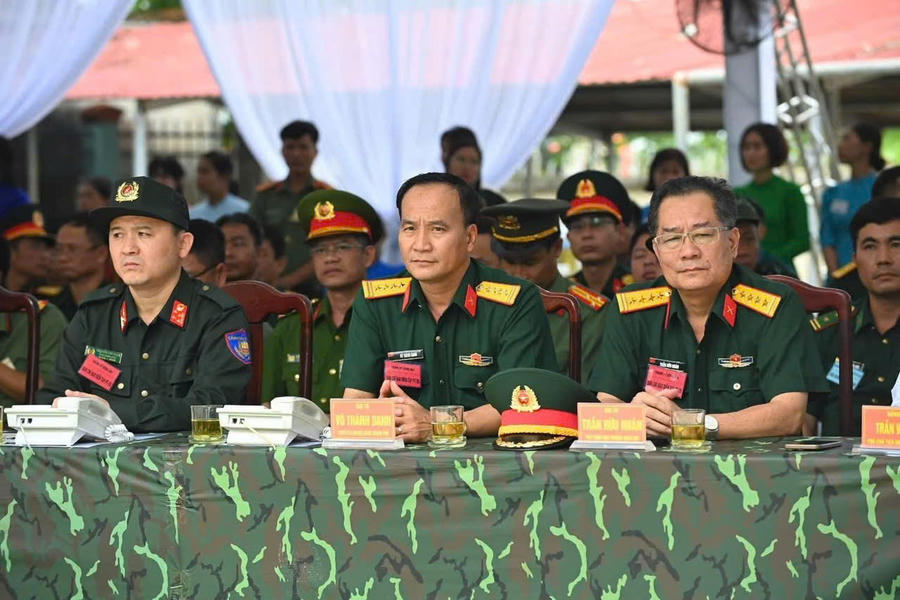 Các đại biểu tham dự.