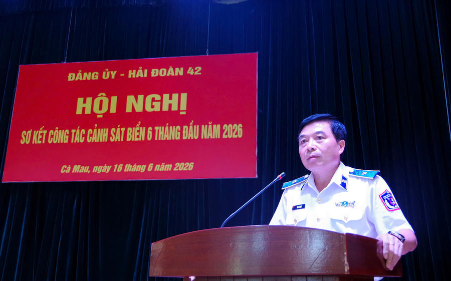 Thiếu tướng Đào Bá Việt, Tư lệnh Vùng Cảnh sát biển 4 phát biểu chỉ đạo hội nghị.