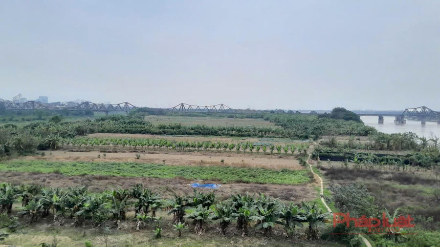 Hà Nội bảo đảm hài hòa lợi ích của Nhà nước, nhân dân và xã hội; tuyệt đối lấy người dân làm trung tâm và là chủ thể của toàn bộ quá trình khi thực hiện Dự án đầu tư Trục đại lộ cảnh quan sông Hồng. (Ảnh: Như Trường).
