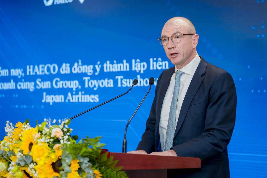 Ông Richard Sell - Tổng Giám đốc Tập đoàn HAECO phát biểu tại buổi lễ.