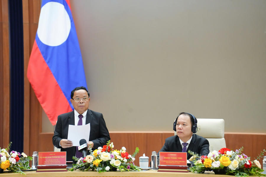 Đồng chí Khăm-phăn PHÔM-MA-THẮT, Ủy viên Bộ Chính trị Đảng nhân dân Cách mạng Lào, Phó Thủ tướng Chính phủ, Bộ trưởng Bộ Tư pháp nước Cộng hòa Dân chủ Nhân dân Lào