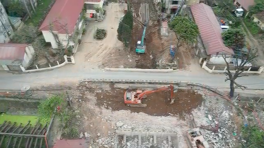 Máy móc vẫn đang tích cực nạo vét những điểm còn lại tại dự án.