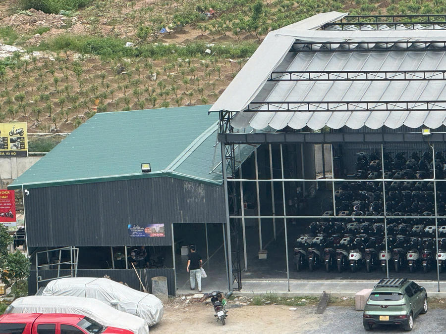 Ngày 14/4, công trình vẫn thi công và đi vào hoàn thiện.