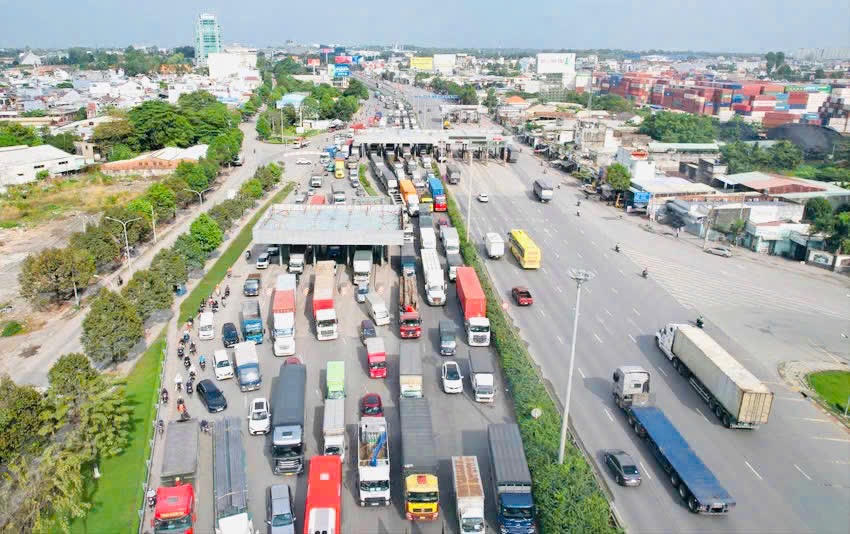 Trạm BOT cầu Đồng Nai trên quốc lộ 1 đã dừng hoạt động gần 5 năm, nhiều hạng mục xuống cấp.