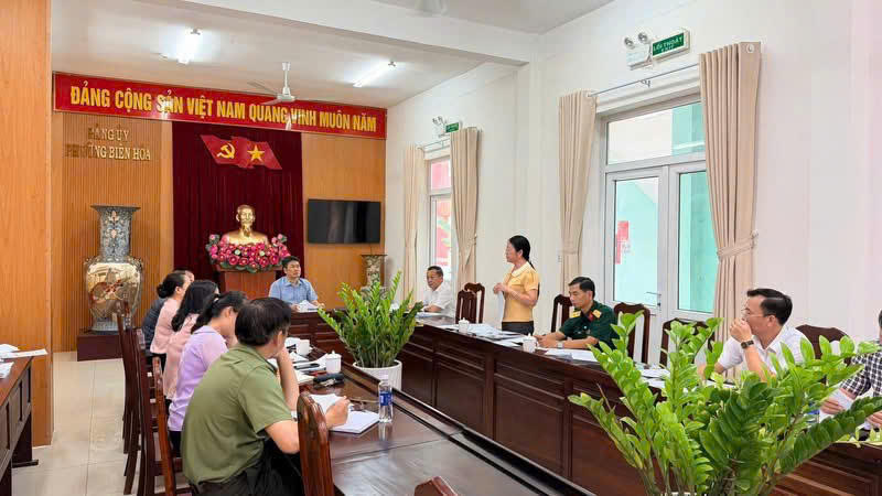 Đại biểu phát biểu ý kiến.