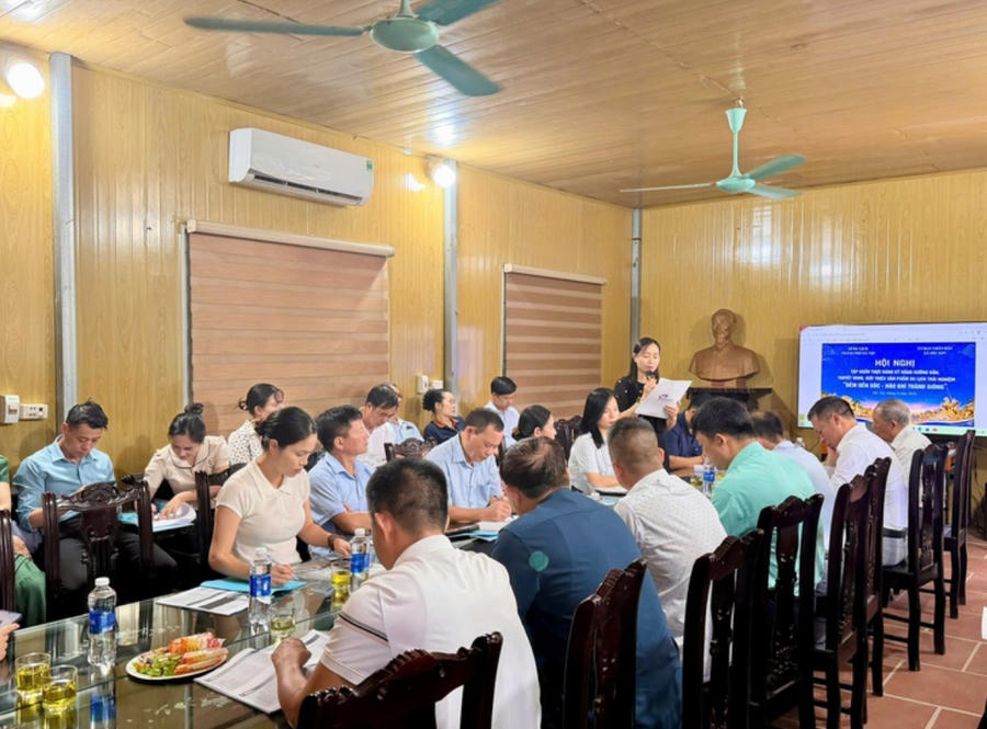 Chương trình tập huấn được tổ chức nhiều ngày, kết hợp giữa lý thuyết và thực hành.