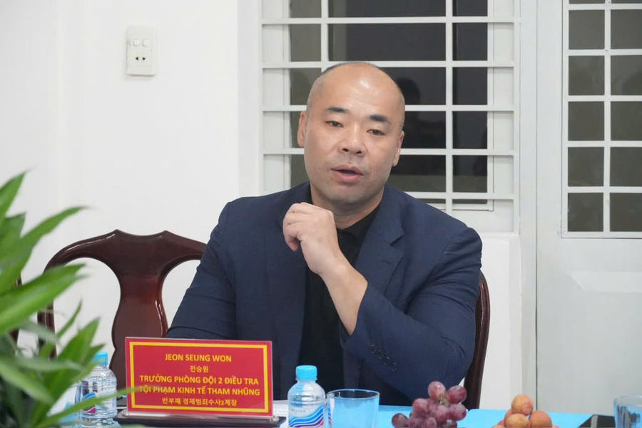 Đại biểu phát biểu ý kiến.