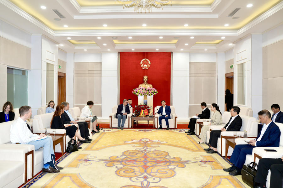 Toàn cảnh buổi tiếp xã giao giữa lãnh đạo tỉnh Quảng Ninh và đoàn công tác của Quốc hội Cộng hòa Liên bang Đức.