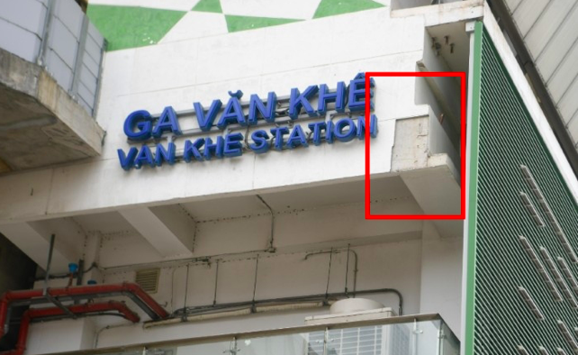 Hà Nội yêu cầu rà soát sau sự cố mảng vữa ga tàu điện Cát Linh- Hà Đông rơi thủng kính xe buýt. Hà Nội yêu cầu rà soát sau sự cố mảng vữa ga tàu điện Cát Linh- Hà Đông rơi thủng kính xe buýt.