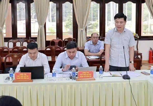 Các đại biểu phát biểu ý kiến.