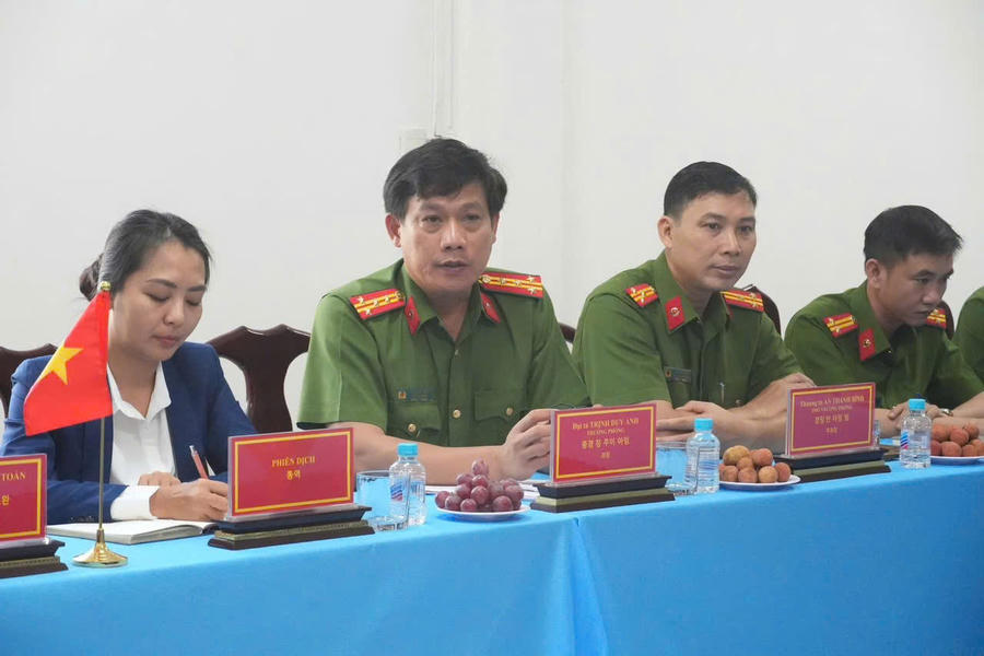 Đại tá Nguyễn Chí Toàn, Phó Giám đốc Công an thành phố Đồng Nai cùng lãnh đạo, chỉ huy Phòng Cảnh sát điều tra tội phạm về ma túy tham dự buổi làm việc.