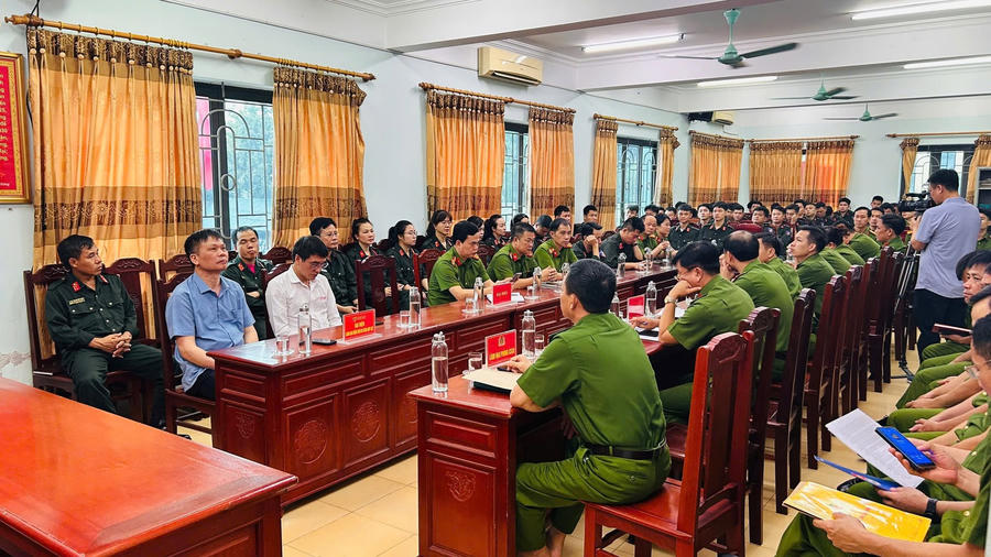 Chương trình có sự tham dự đông đủ của các chiến sĩ&nbsp;Phòng Cảnh sát cơ động Công an tỉnh Thanh Hóa.