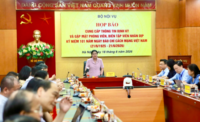 Bộ Nội vụ tổ chức họp báo cung cấp thông tin định kỳ.