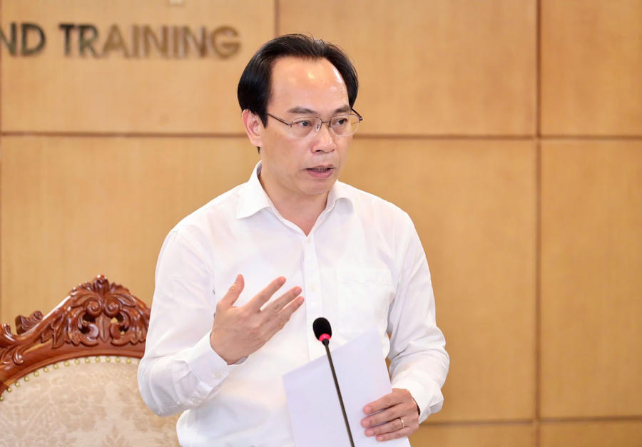 Bộ trưởng Bộ GDĐT Hoàng Minh Sơn phát biểu tại buổi làm việc.