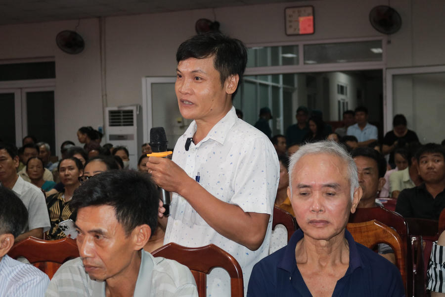 Người dân phát biểu tại hội nghị.