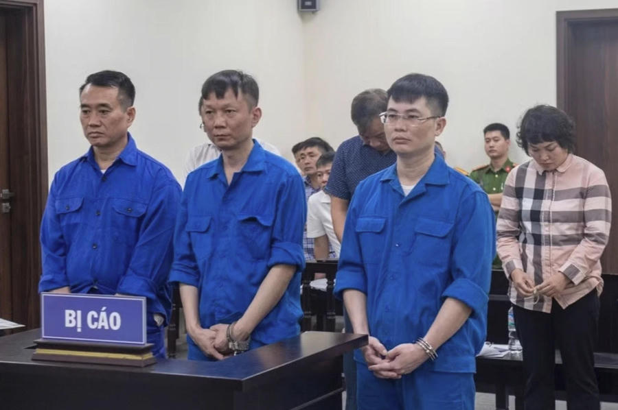 Các bị cáo tại phiên tòa sơ thẩm từng được mở hồi tháng 4 (Ảnh: Huệ Nguyễn).