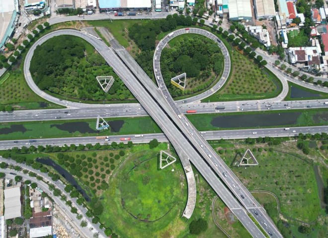 Điểm đầu dự án giao với Quốc lộ 1 tại nút giao Tân Kiên (TP HCM). Ảnh: Anh Tú