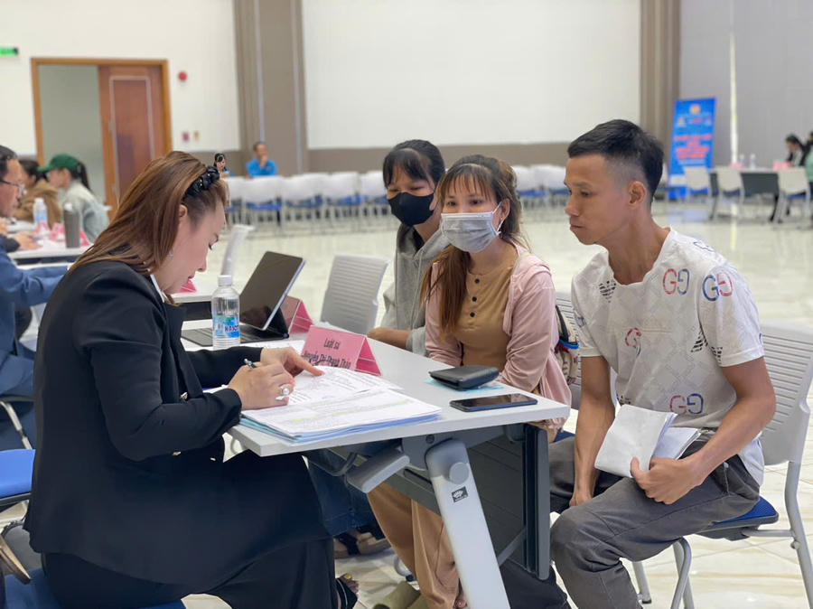 Nhiều thắc mắc pháp lý của công nhân, người lao động được các luật sư, chuyên gia pháp lý giải đáp, hướng dẫn