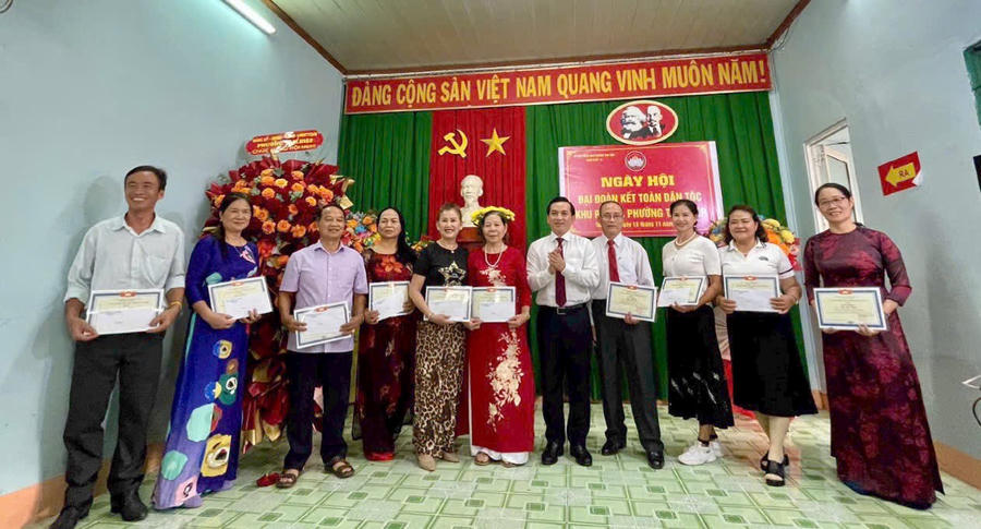 Phường Trảng Dài tôn vinh, nhân rộng các điển hình tiên tiến.