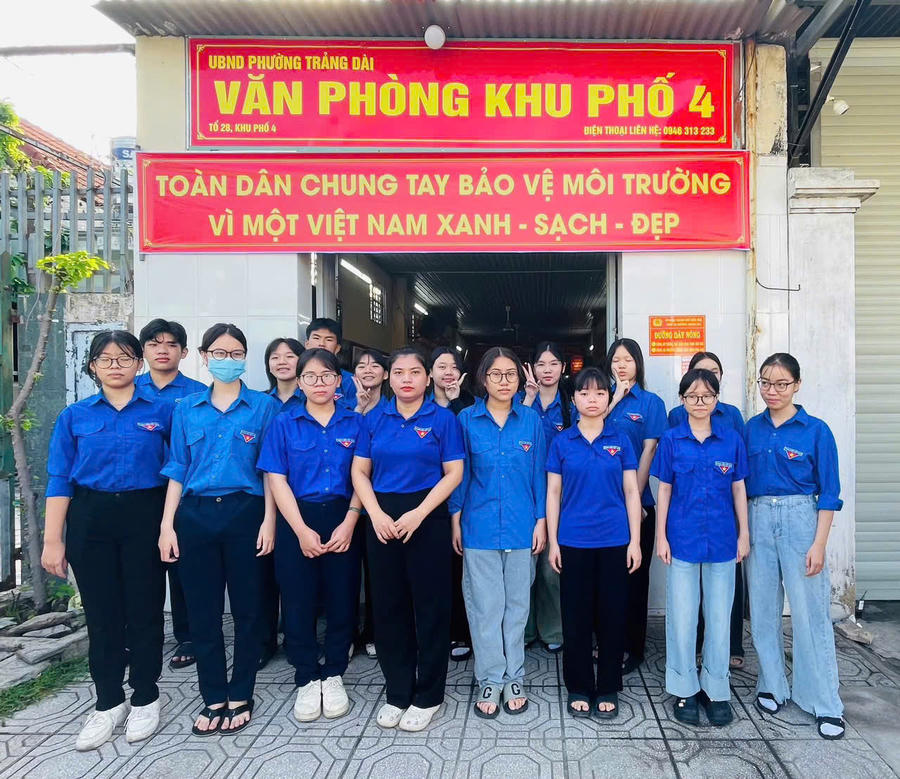 Chung tay bảo vệ môi trường xanh, sạch, đẹp.