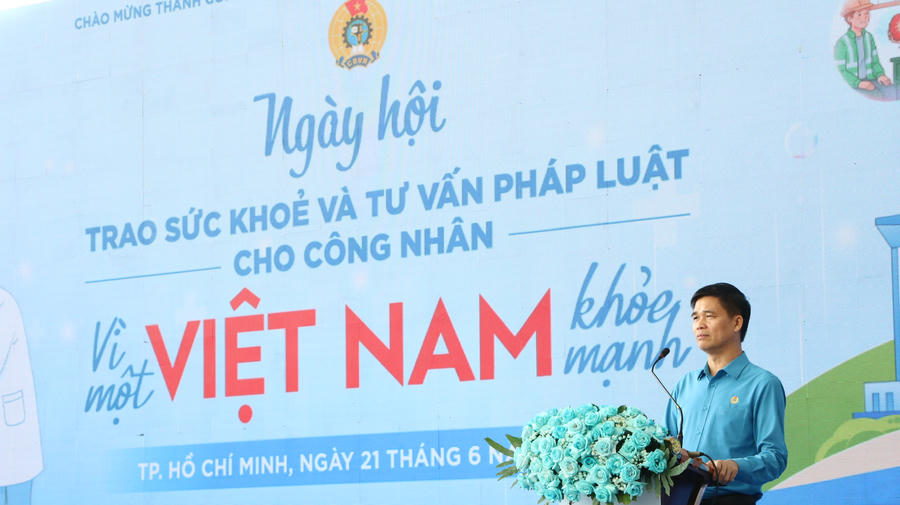 Ông Ngọ Duy Hiểu - Phó chủ tịch Thường trực Tổng Liên đoàn Lao động Việt Nam phát biểu