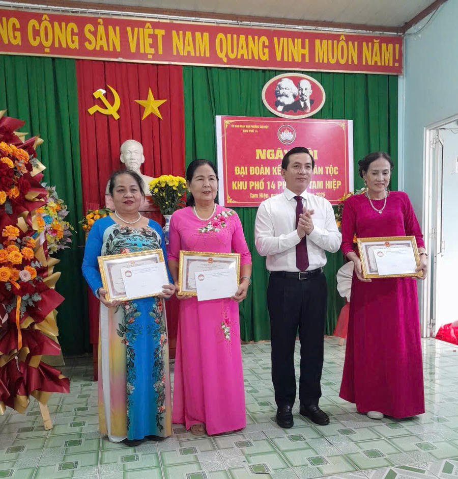 Phường Trảng Dài tôn vinh, nhân rộng các điển hình tiên tiến.