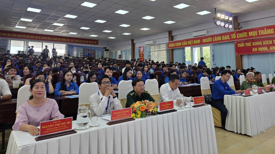 Quang cảnh buổi tuyên tuyền. Quang cảnh buổi tuyên tuyền.