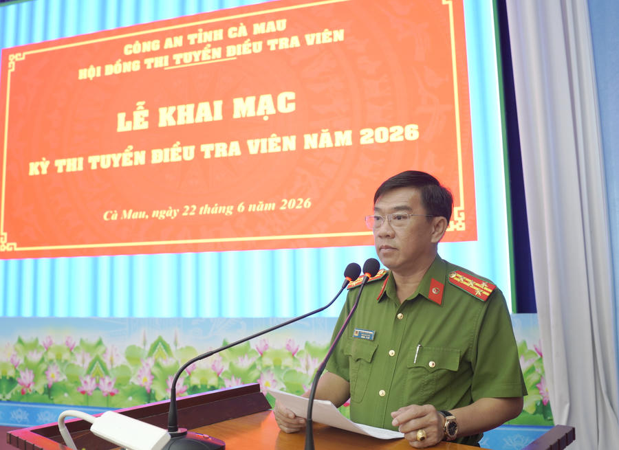 Đại tá Châu Quốc Huy - Phó Giám đốc Công an tỉnh, Ủy viên Hội đồng thi tuyển Điều tra viên phát biểu khai mạc kỳ thi.