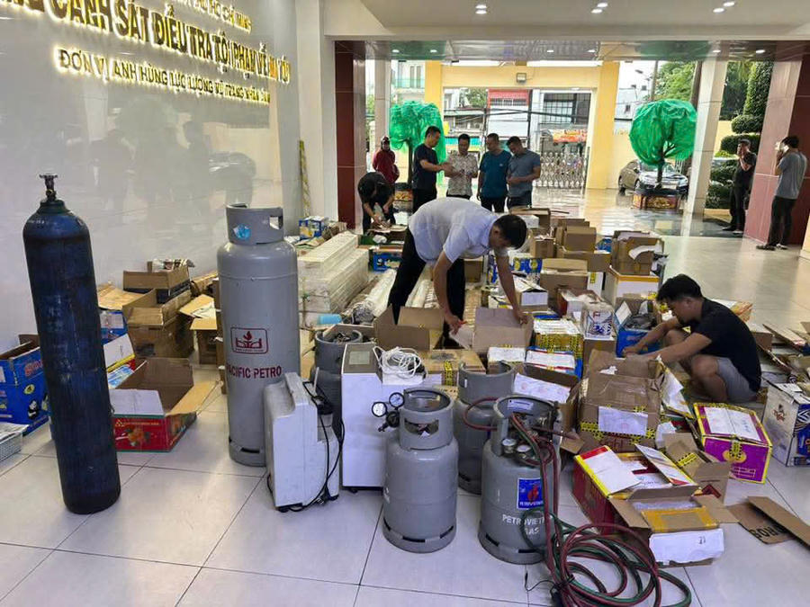 Hơn 100.000 mẫu vật, phương tiện, dụng cụ dùng vào việc sử dụng trái phép chất ma túy. (Ảnh: Công an TP HCM)