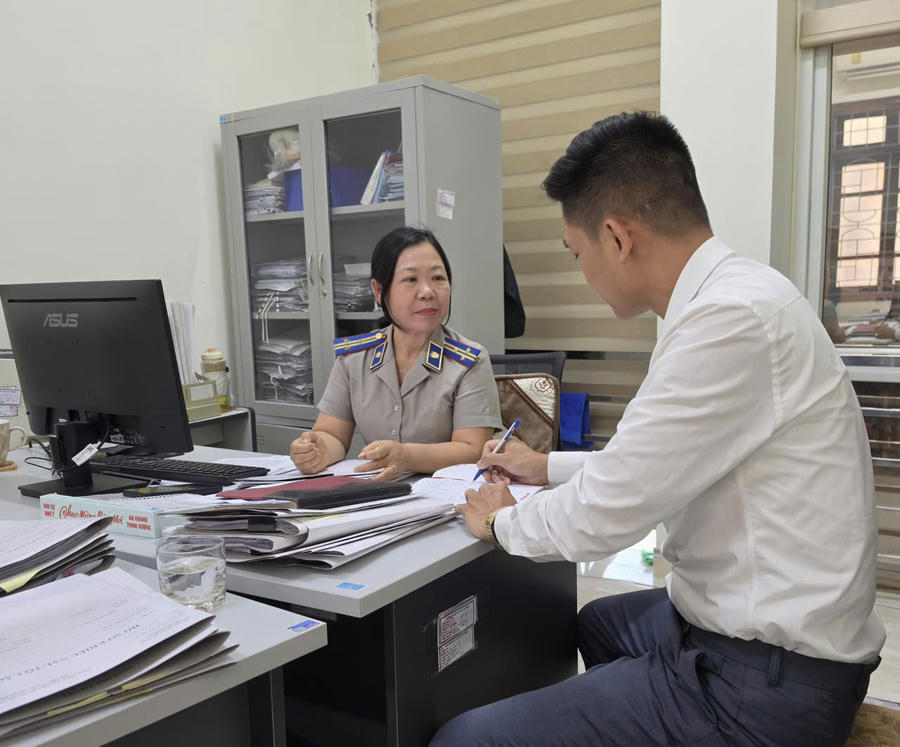 Bà Nguyễn Thị An trả lời phỏng vấn Báo Pháp luật Việt Nam.