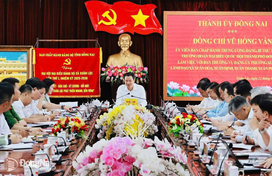 Quang cảnh buổi làm việc. 