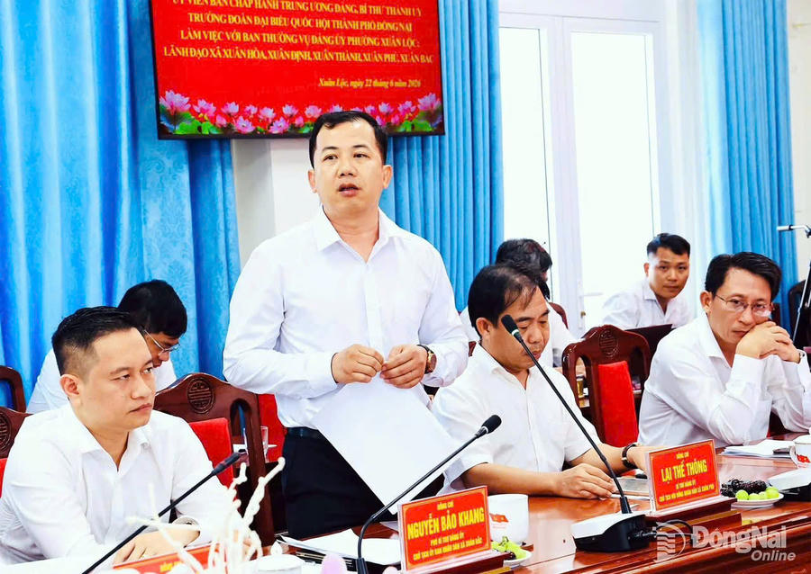 Đại biểu các xã, phường trình bày ý kiến
