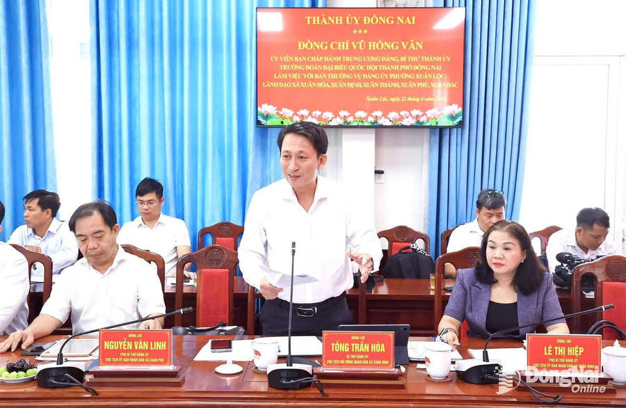 Đại biểu các xã, phường trình bày ý kiến