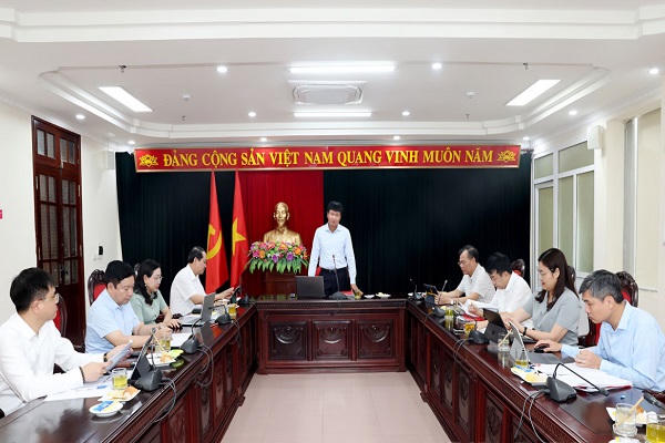 Quang cảnh Thường trực Tỉnh ủy Ninh Bình làm việc với Sở Giáo dục và Đào tạo tỉnh.