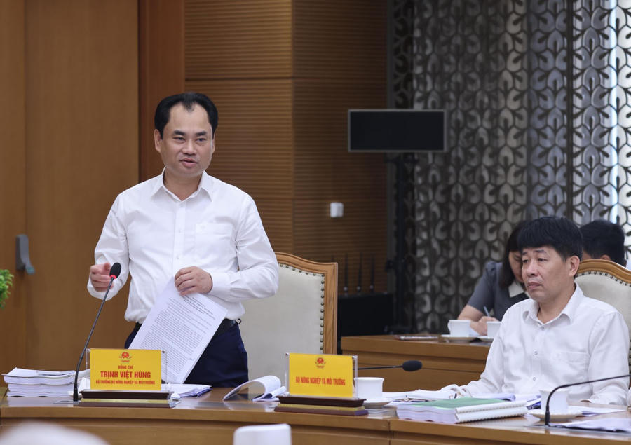 Bộ trưởng Bộ Nông nghiệp và Môi trường Trịnh Việt Hùng phát biểu.