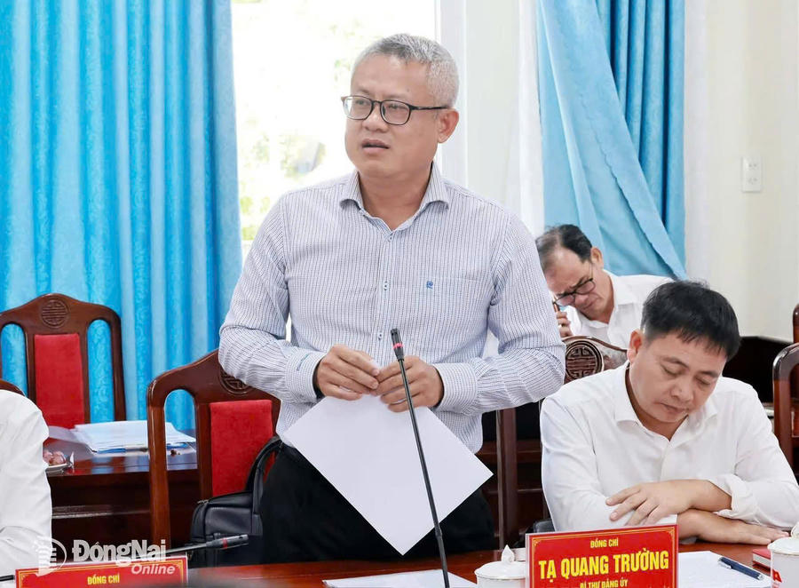 Đại biểu các xã, phường trình bày ý kiến