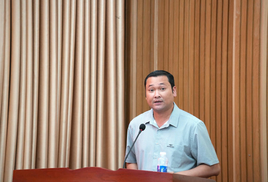 Ông Võ Minh Sử - Phó Bí thư Thường trực Đảng ủy xã Sông Đốc phát biểu tại Hội nghị.