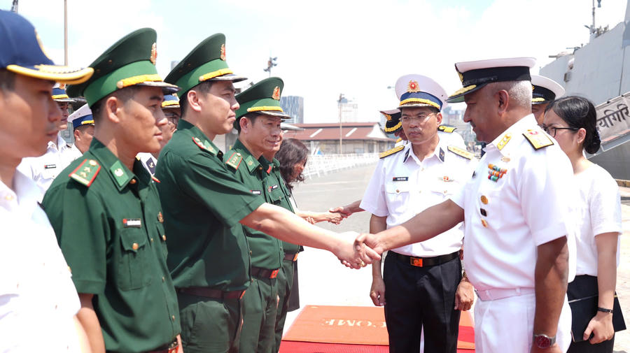 Ban Chỉ huy BĐBP Thành phố Hồ Chí Minh đón đoàn sĩ quan Hải quân Ấn Độ tại cảng Nhà Rồng - Khánh Hội.