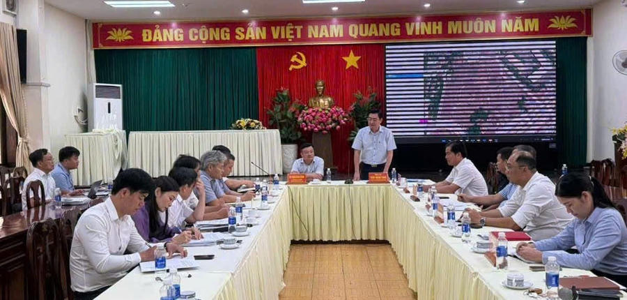 Quanh cảnh buổi làm việc. 