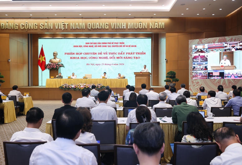 Thủ tướng yêu cầu khẩn trương trình cơ chế đột phá giao ngân sách, giao thẩm quyền trong phát triển KHCN, đổi mới sáng tạo - Ảnh: VGP/Nhật Bắc