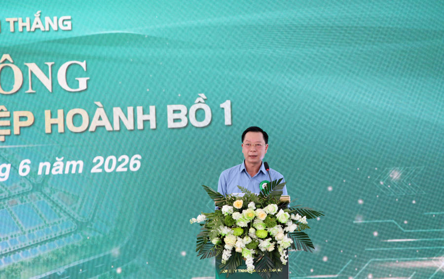 Ông Lê Văn Ánh, Phó Chủ tịch UBND tỉnh, phát biểu tại buổi lễ.